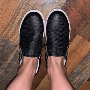 Steve Madden slip on shoes 💜